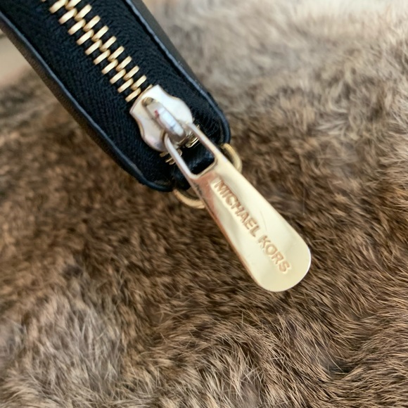 Michael kors women’s long zipper wallet (OG $ ~ 150) - Picture 2 of 3